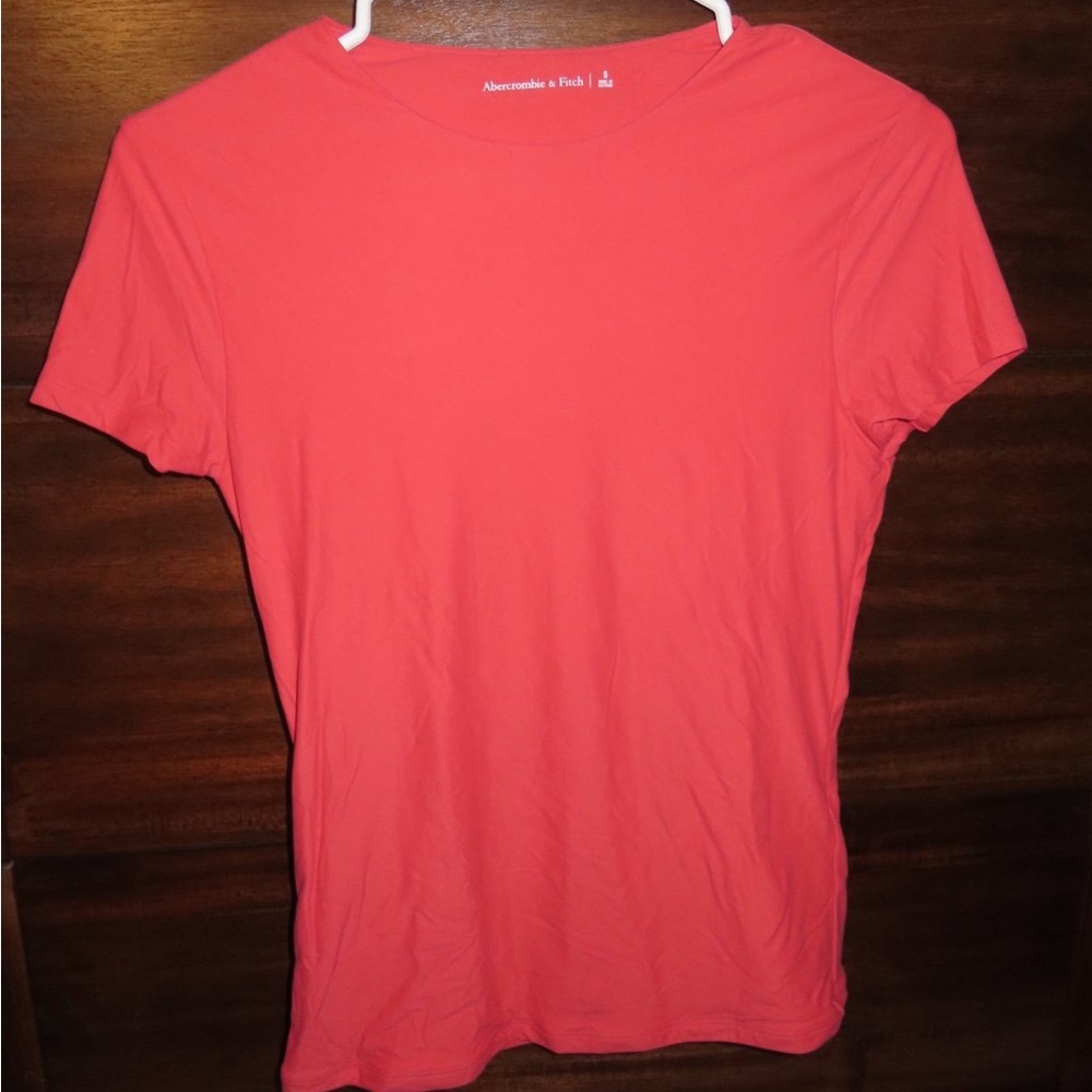 Abercrombie & Fitch Women's Red Short Sleeve Tee